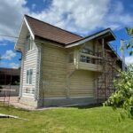 Покраска дома из оцилиндрованного бревна 24 диаметра (Кострома)