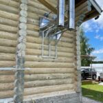 Покраска дома из оцилиндрованного бревна 24 диаметра (Кострома)