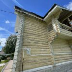 Покраска дома из оцилиндрованного бревна 24 диаметра (Кострома)