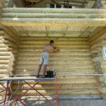 Покраска дома из оцилиндрованного бревна 24 диаметра (Кострома)