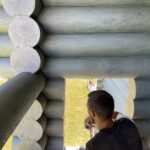 Покраска дома из оцилиндрованного бревна 24 диаметра (Кострома)