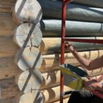 Покраска дома из оцилиндрованного бревна 24 диаметра (Кострома)