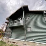 Покраска дома из оцилиндрованного бревна 24 диаметра (Кострома)