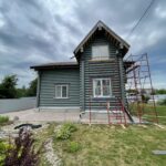 Покраска дома из оцилиндрованного бревна 24 диаметра (Кострома)